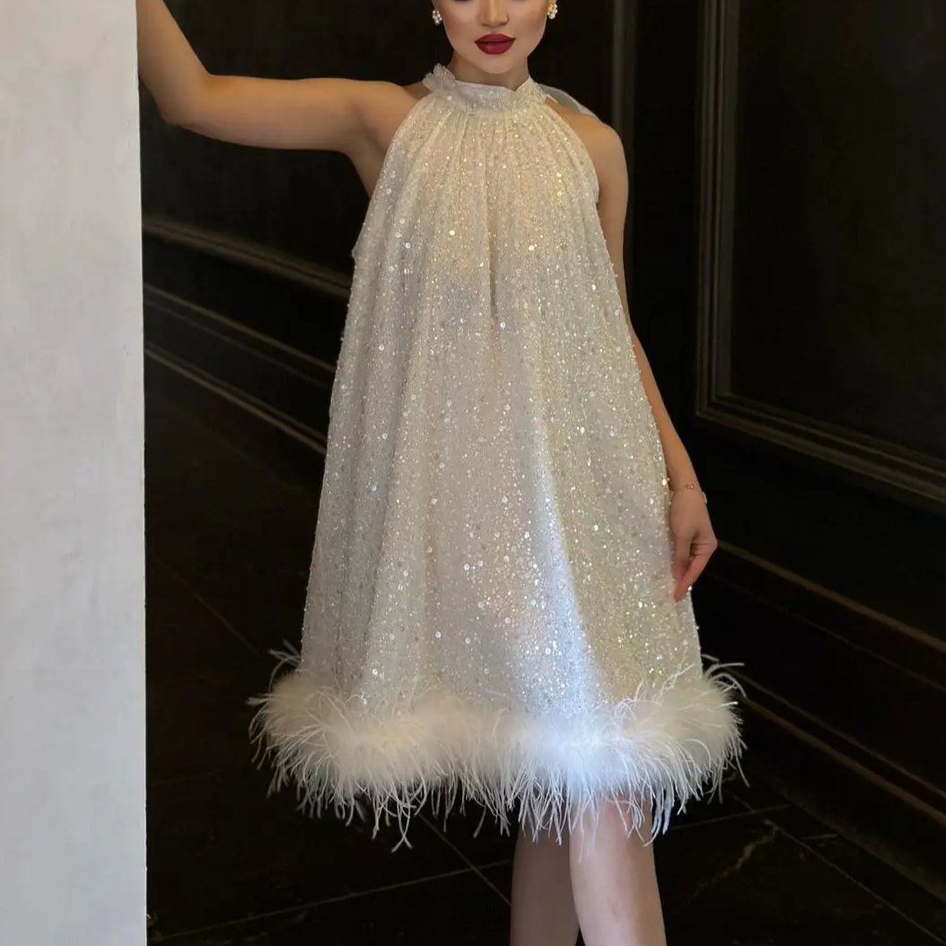 Vestido de plumas con lentejuelas