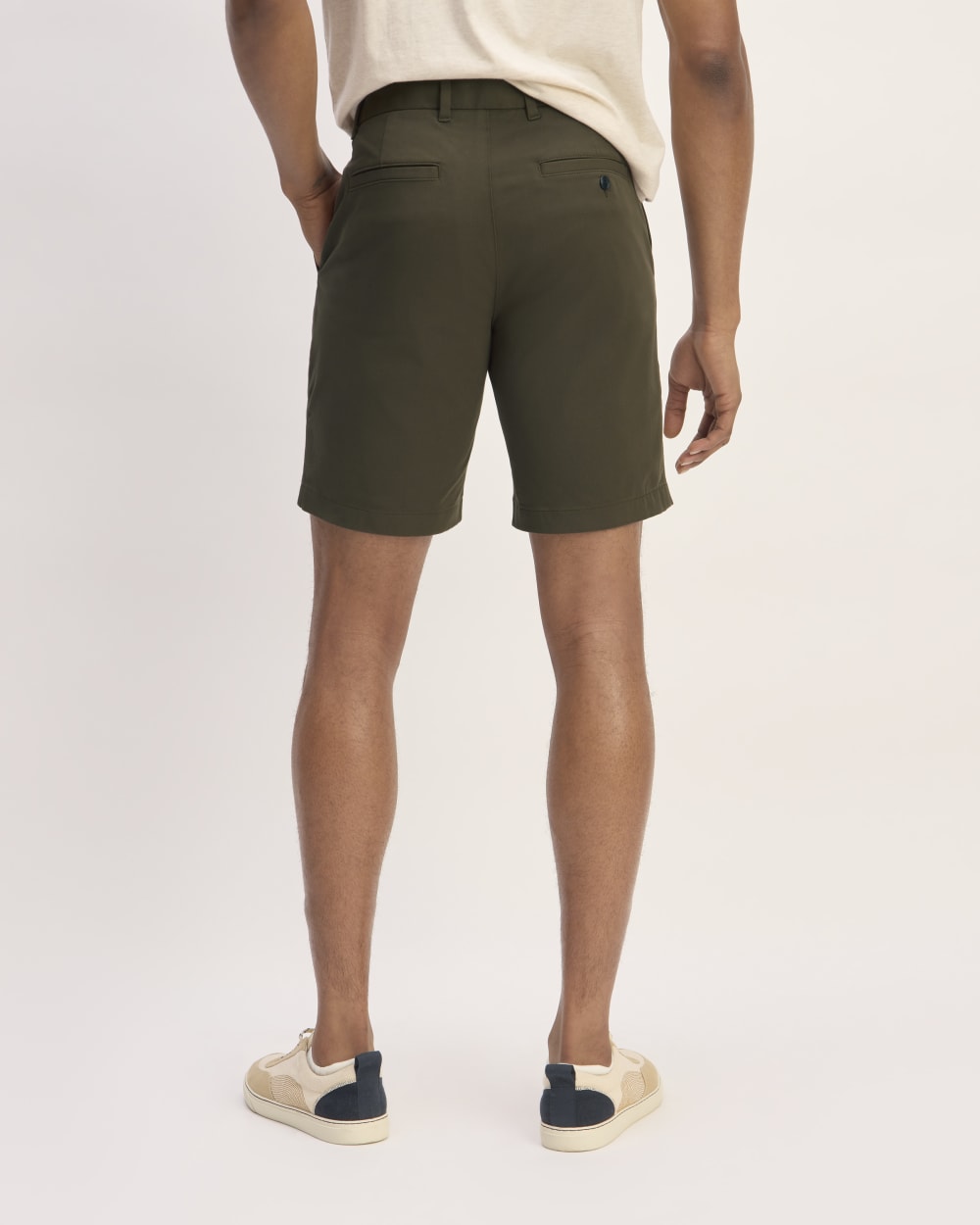 Pantalón corto chino ajustado de alto rendimiento de 9 pulgadas | Algarrobo