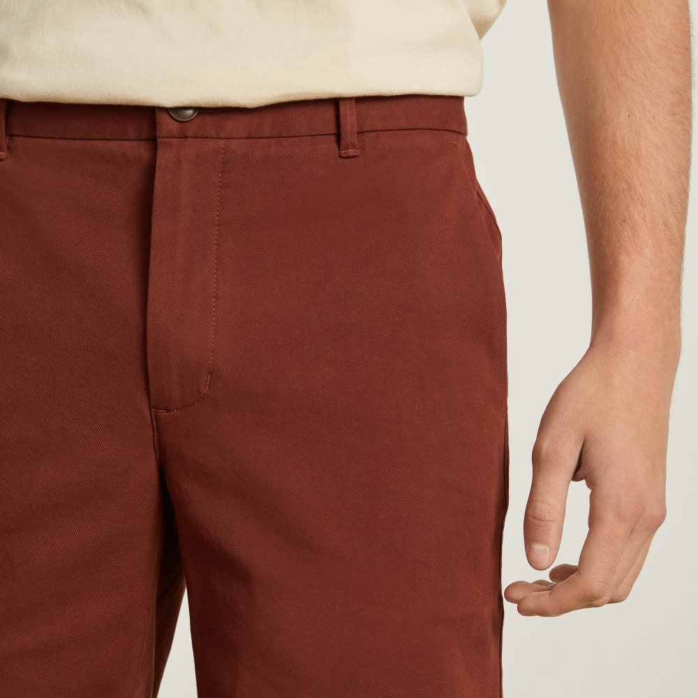 Pantalón corto chino ajustado de alto rendimiento de 9 pulgadas | Rojo