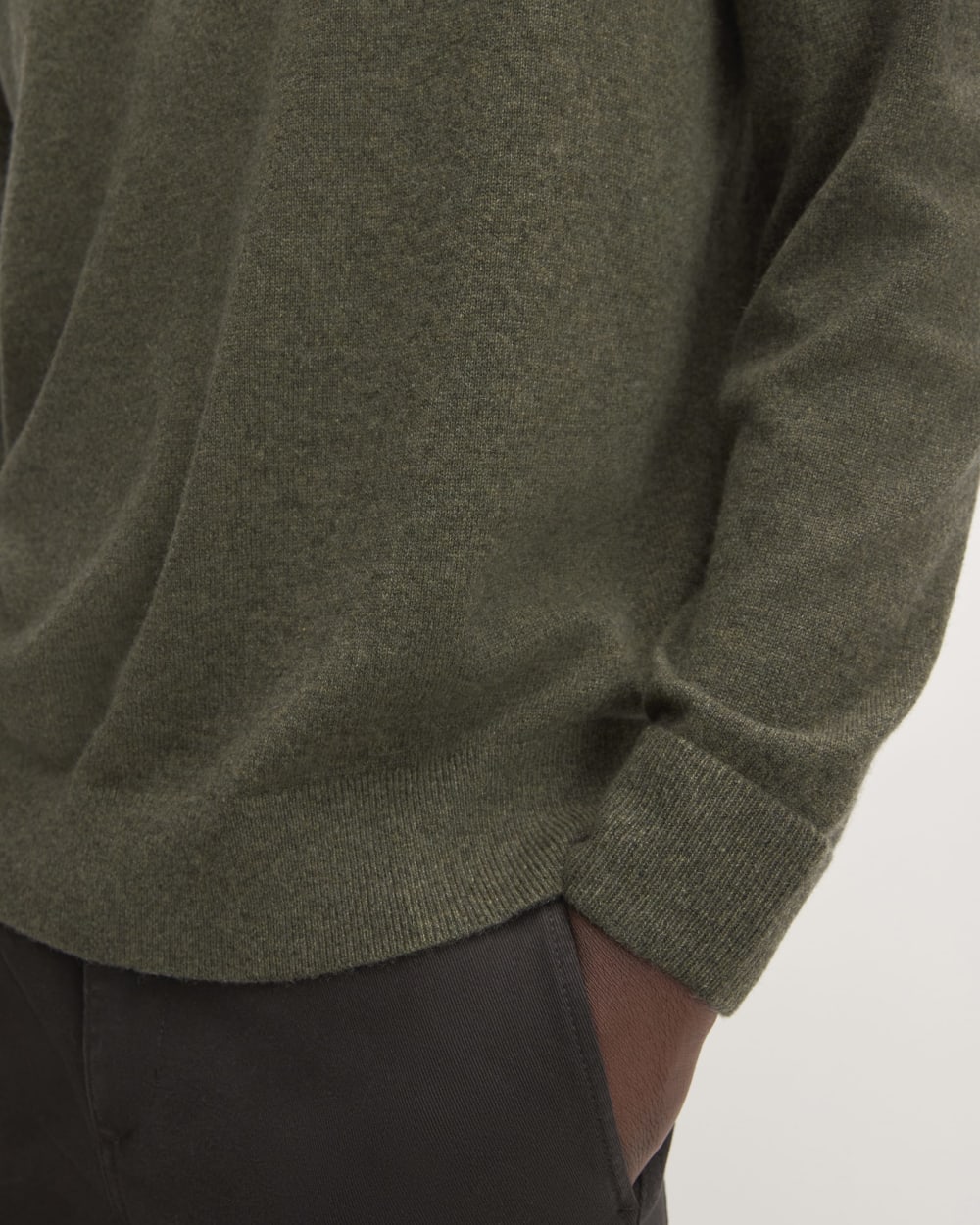 El jersey de cachemira de primera calidad | Verde militar jaspeado