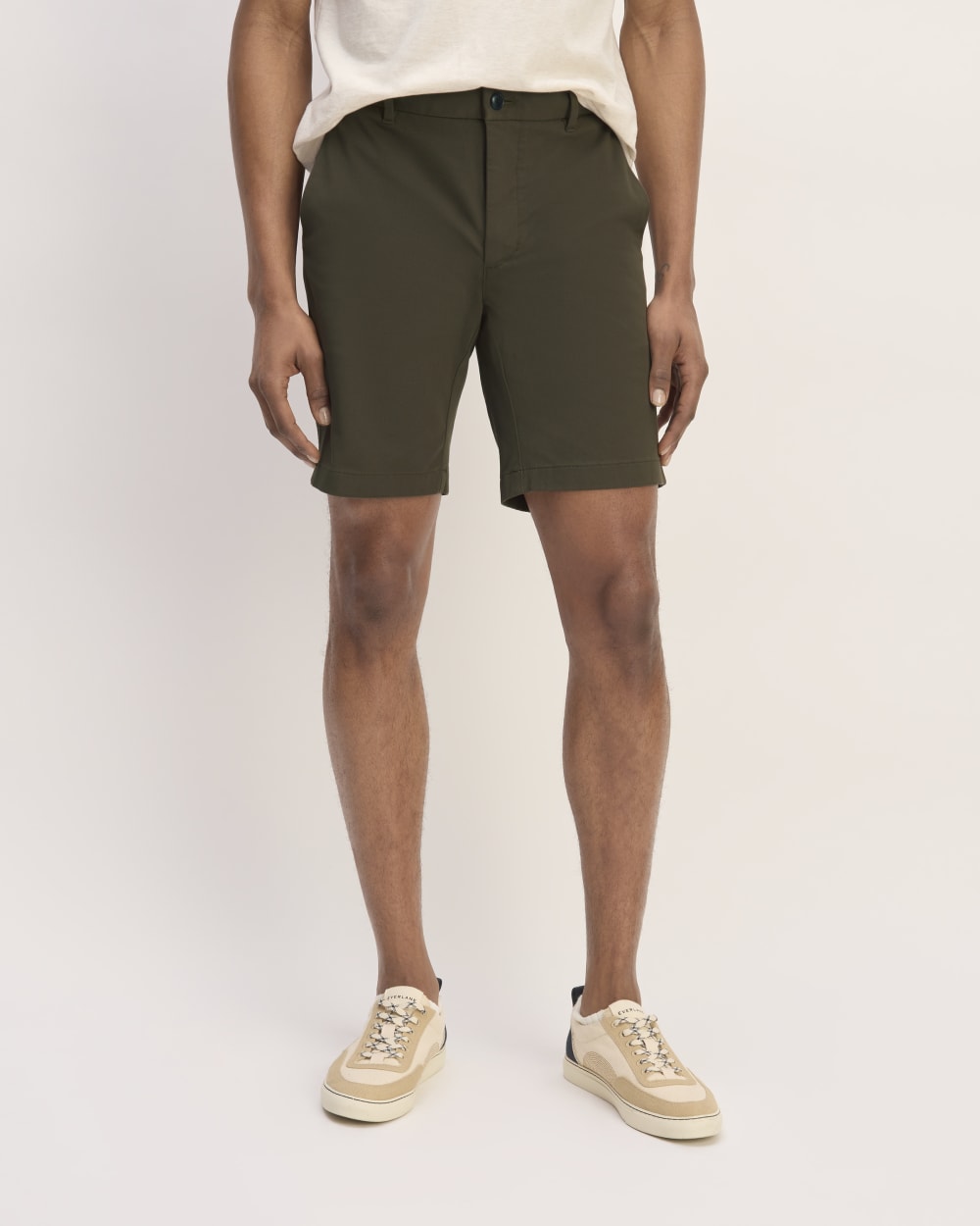 Pantalón corto chino ajustado de alto rendimiento de 9 pulgadas | Algarrobo