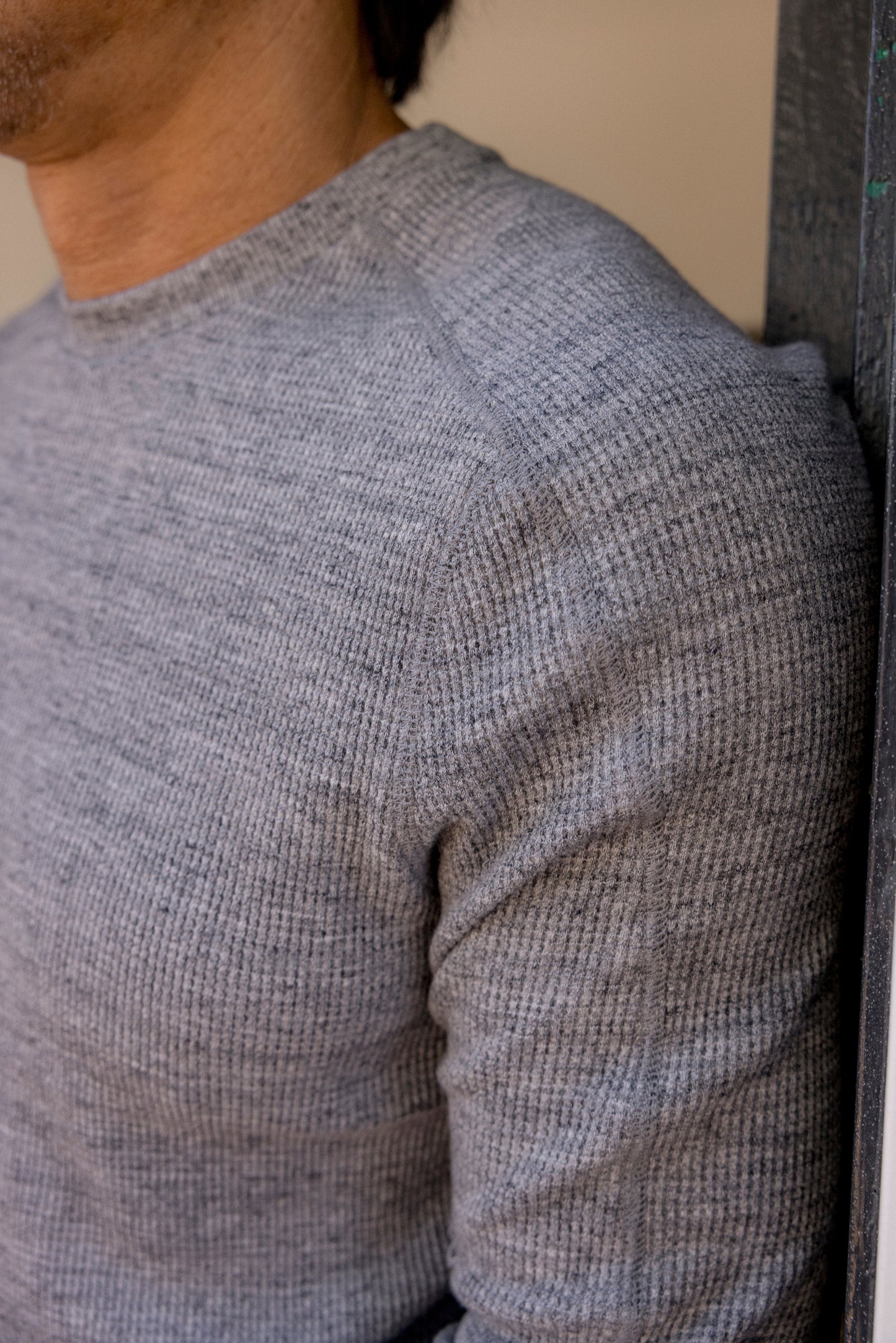 Nuevo suéter tipo waffle Spencer – Gris jaspeado.