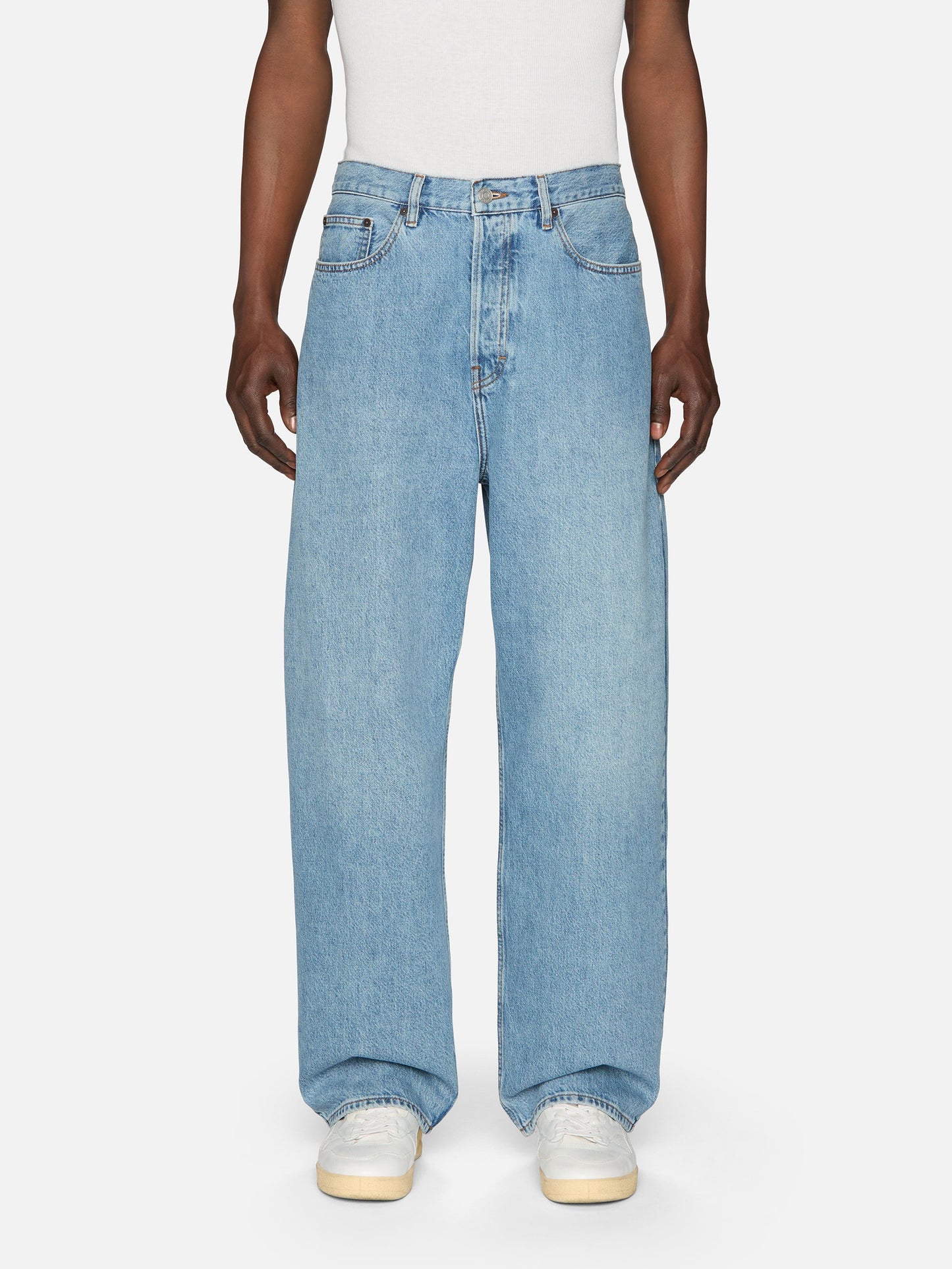 Jeans anchos — Azul claro.