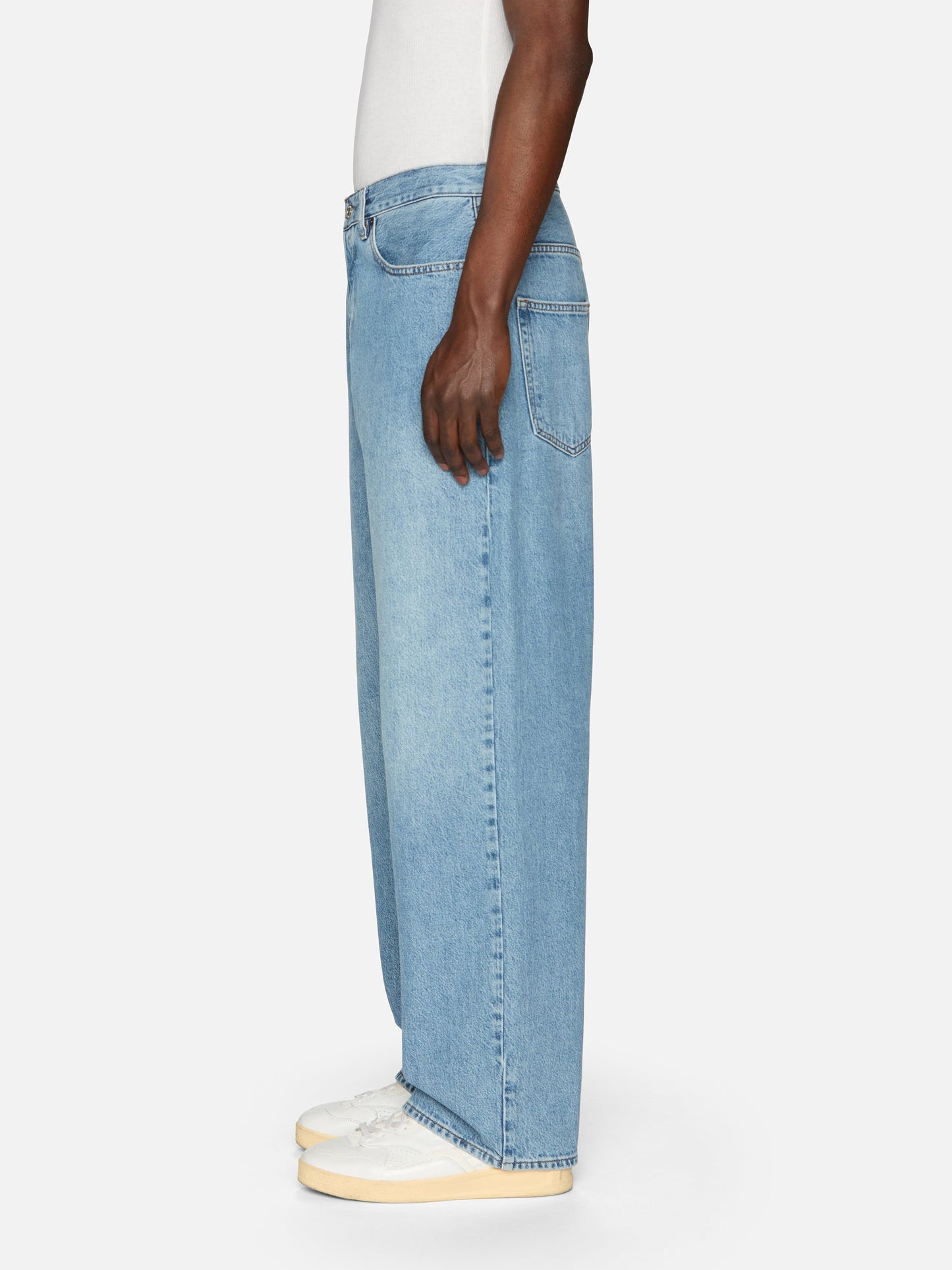 Jeans anchos — Azul claro.